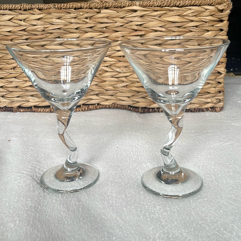Libbey Set of 2 Glass Z Stemware Wine Martini 8 oz Glasses With Zig Zag Stem - Picture 3 of 9